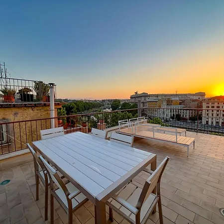 Rooftop In The Historical Center * רומא